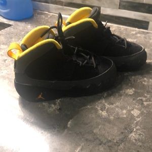I am selling black and golden Jordan’s size 7.5 in toddlers